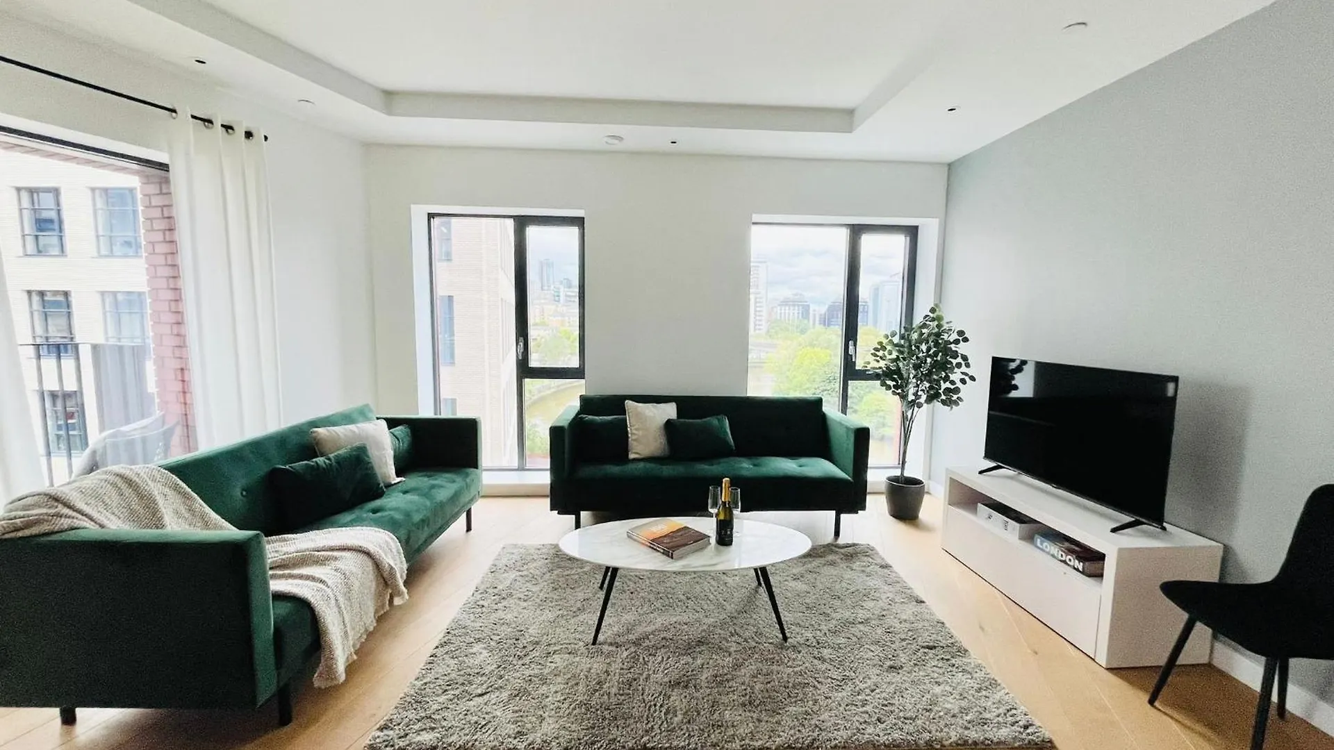 Apartment Serene Island Haven - Spacious, Scenic & Well-Located London