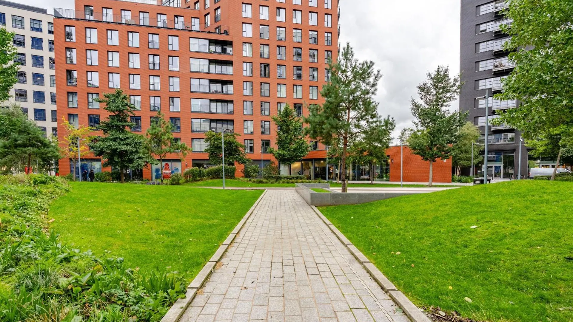 Apartment Serene Island Haven - Spacious, Scenic & Well-Located London United Kingdom