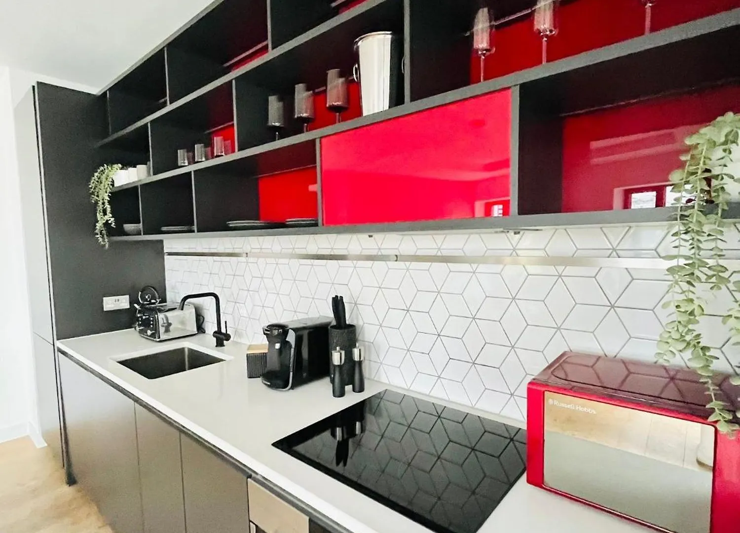 Serene Island Haven - Spacious, Scenic & Well-Located London